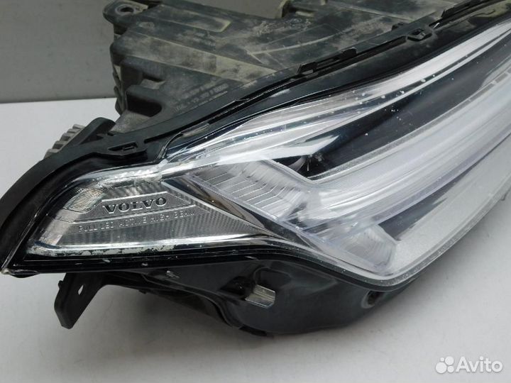 Фара правая Volvo XC90