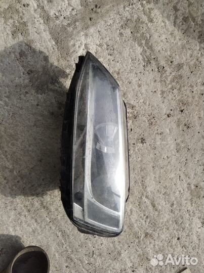 Фара левая Volkswagen Jetta