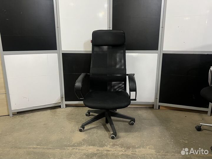 Кресло руководителя с подголовником