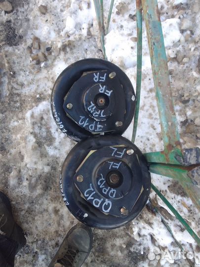 Передние стойки на Nissan Primera p12