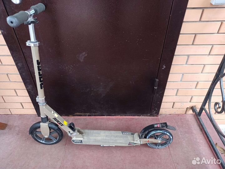 Самокат взрослый Roces