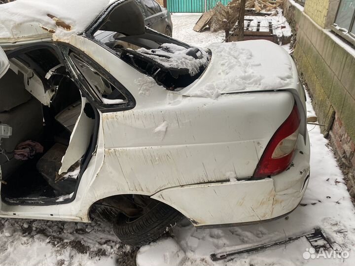 В полном разборе Лада Приора 2 2017 год