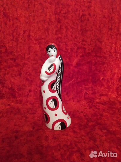 Фарфоровая статуэтка,Девушка с косой