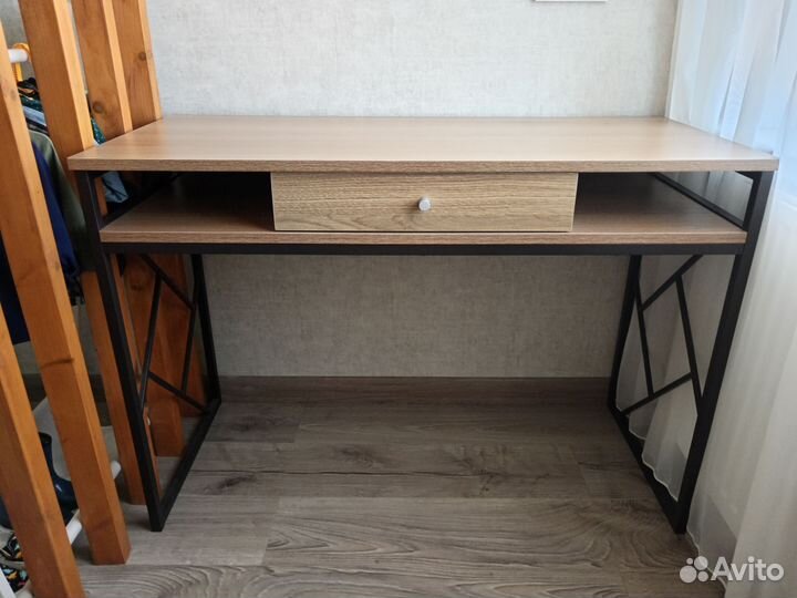 Письменный стол