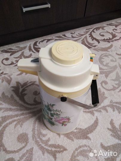 Термос с помпой времен СССР