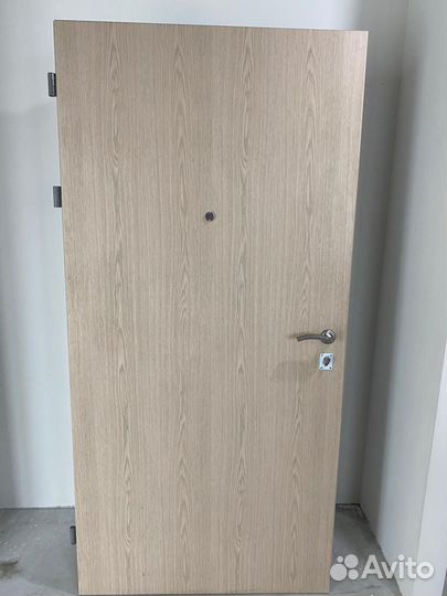 Дверь входная металлическая новая