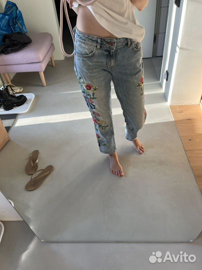 Джинсы zara 32 с вышивкой