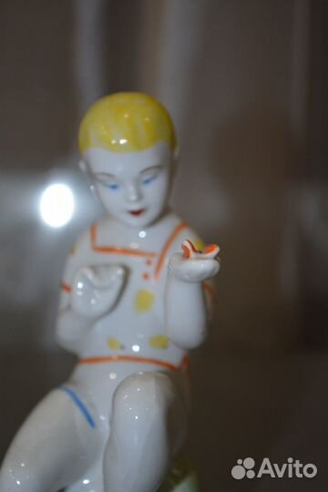 Фарфоровая статуэтка 