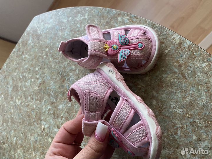 Обувь на девочку