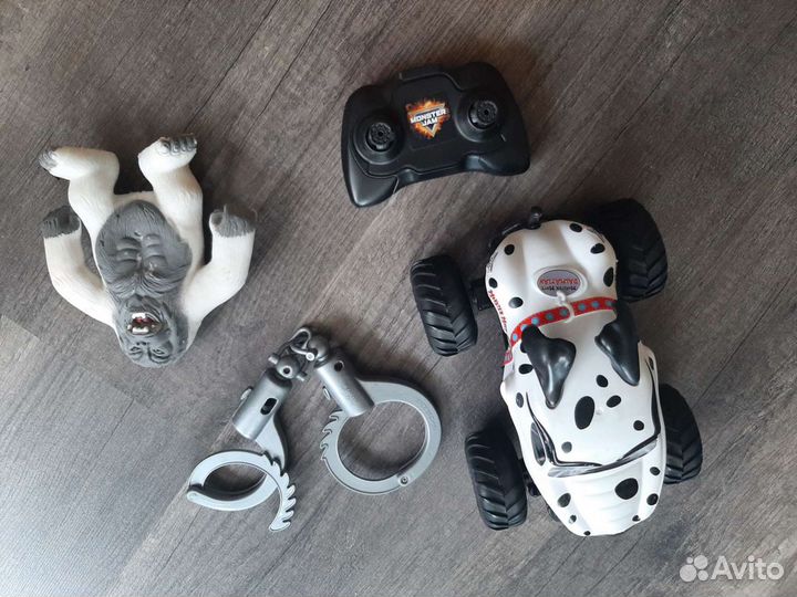 Автоматы, пистолеты, пуп ит, машина