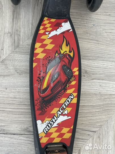 Самокат детсйи трехколесный