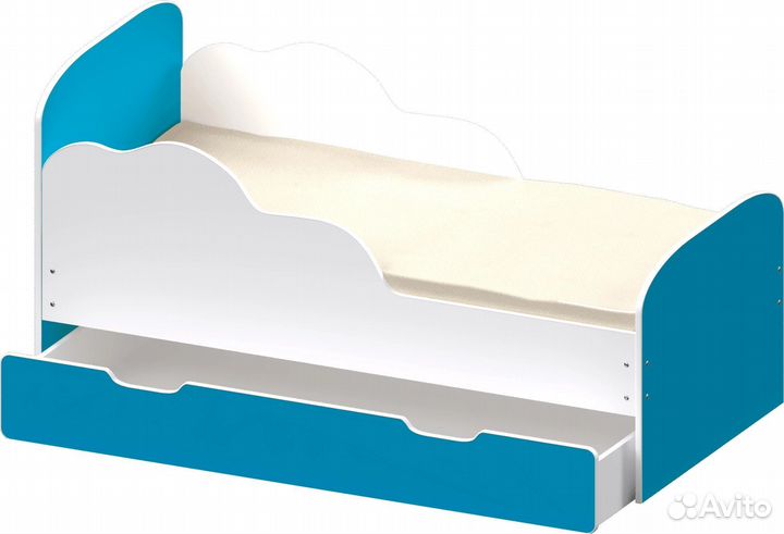 Детская кровать с фигурным бортиком