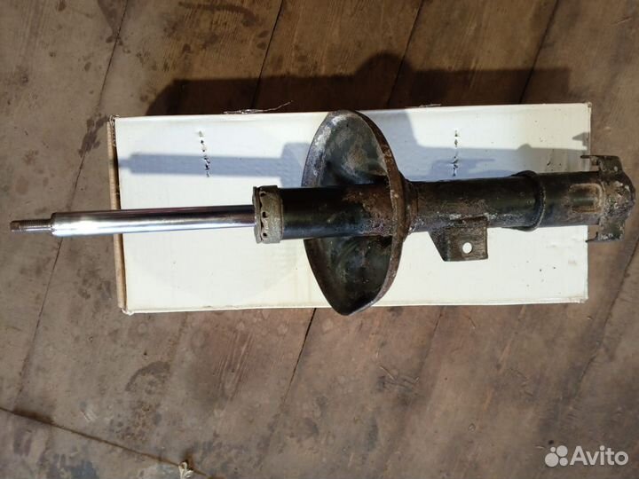 Стойка левая Митсубиси galant 9