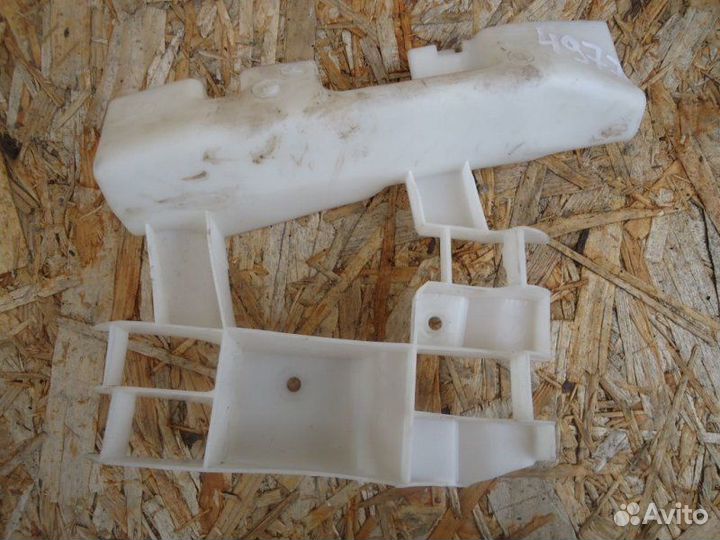 Кронштейн заднего бампера Volkswagen Touareg 7L6