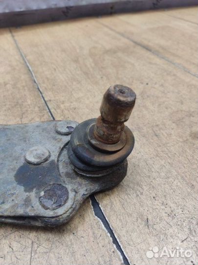 Рычаг подвески передний правый Opel Astra H Z16XE