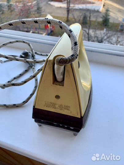 Утюг СССР и подставка под утюг