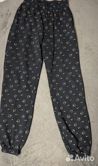 Черные джоггеры со сплошным принтом nike