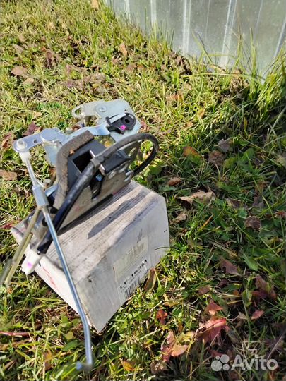 Замок на задний дверь от крузака 105