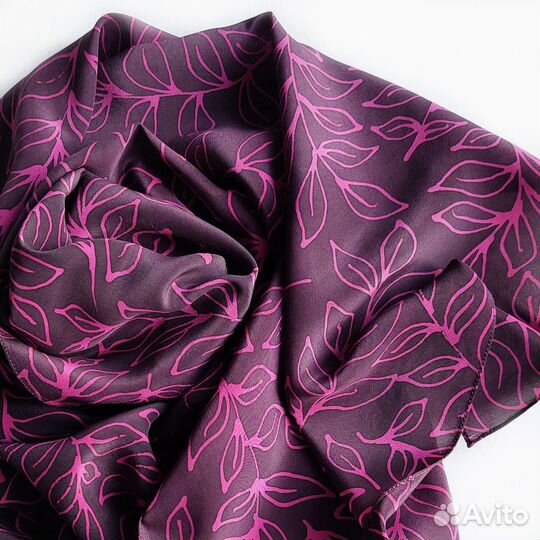 Шарф с розовыми веточками шелковый женский