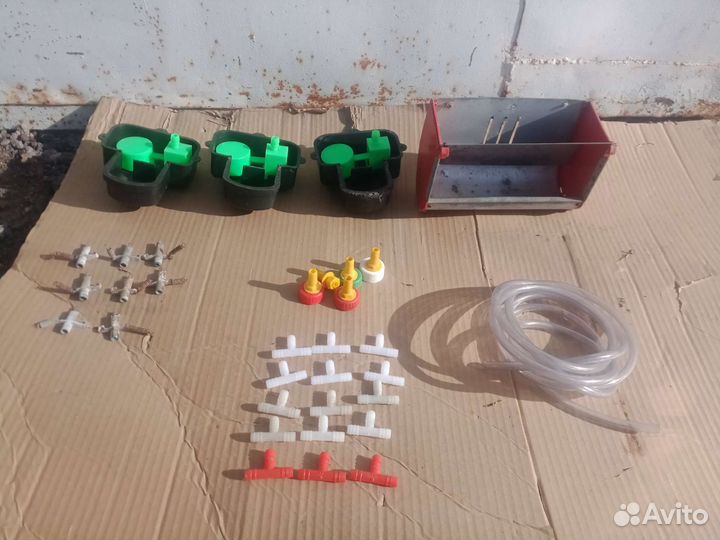 Кормушка и поилки для кроликов