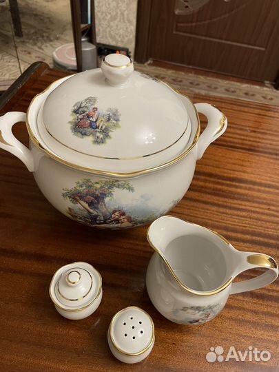 Остатки столового сервиза чайка