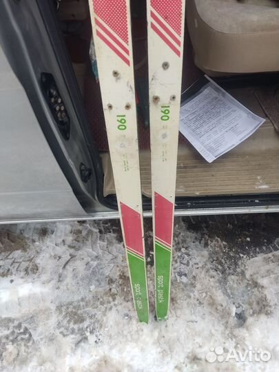 Лыжи пластиковые 190
