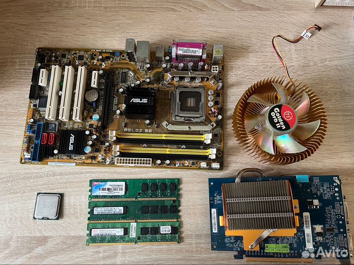 Материнская плата с процессором и памятью