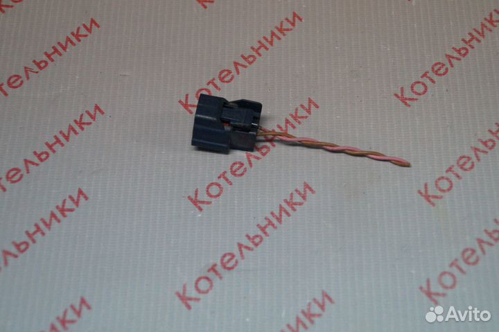 Nissan 14930-AH100 Разъем клапана абсорбера