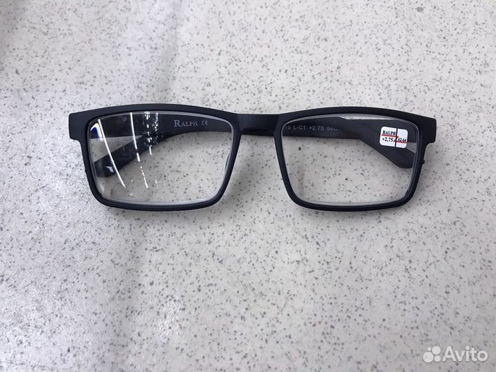 Очки с футляром