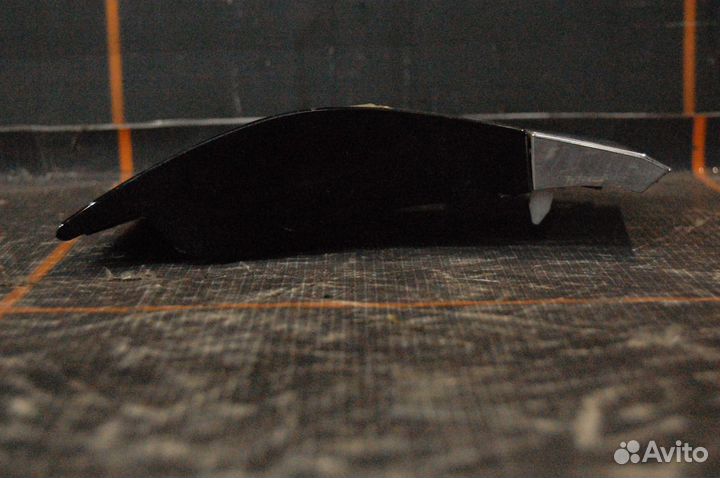 Volkswagen Touareg-Накладка крыла переднего левого