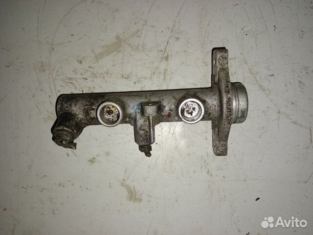 Главный тормозной цилиндр Nissan Primera P12