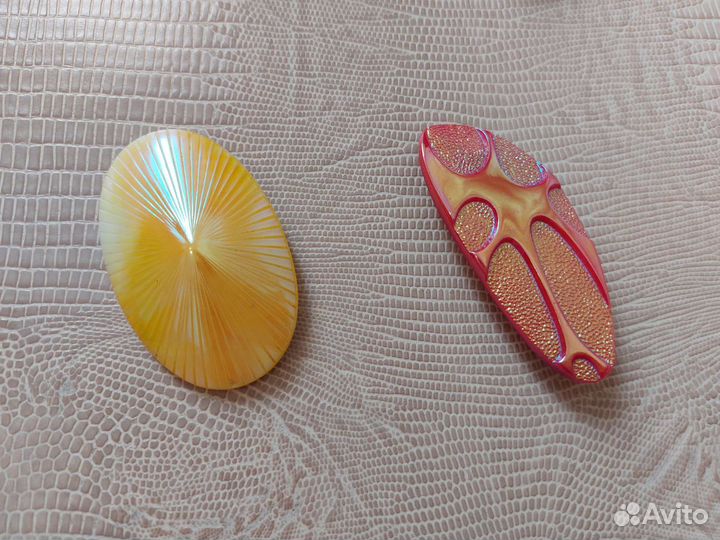 Брошь глушеное стекло