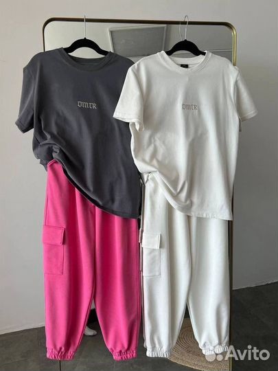 Женский спортивный костюм