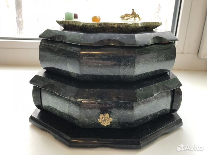 Шкатулка для украшений из змеевика