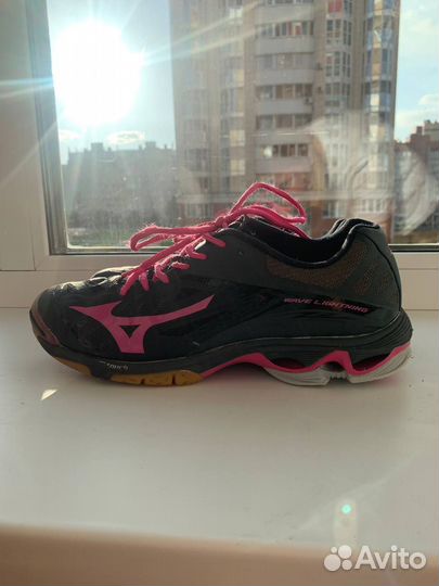 Волейбольные кроссовки Mizuno