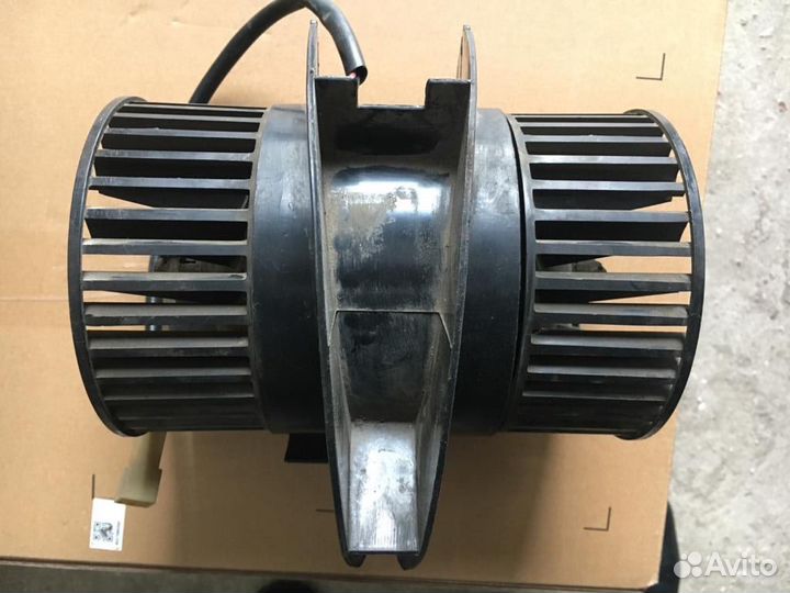 Электродвигатель отопителя (печки) Москвич 2141