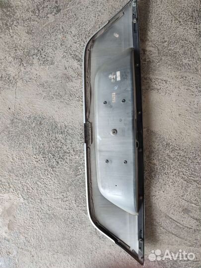 Пластиковая крышка багажника от мерседес Е211