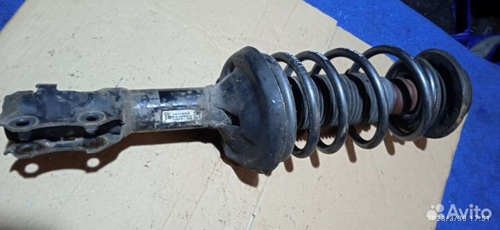 Стойка передняя Golf 3