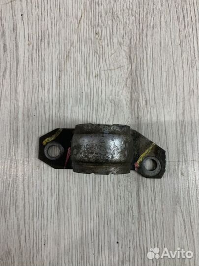 Крепление стабилизатора кронштейн Renault kaptur П