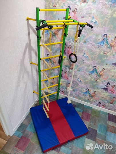 Шведская стенка угловая с матом в комплекте