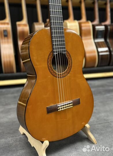 Классическая гитара Yamaha