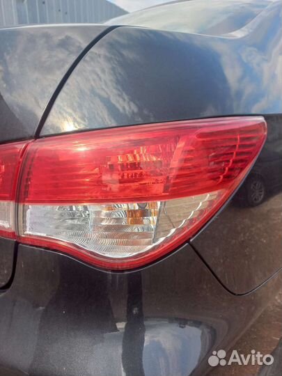 Фонарь правый наружний Nissan Almera G15