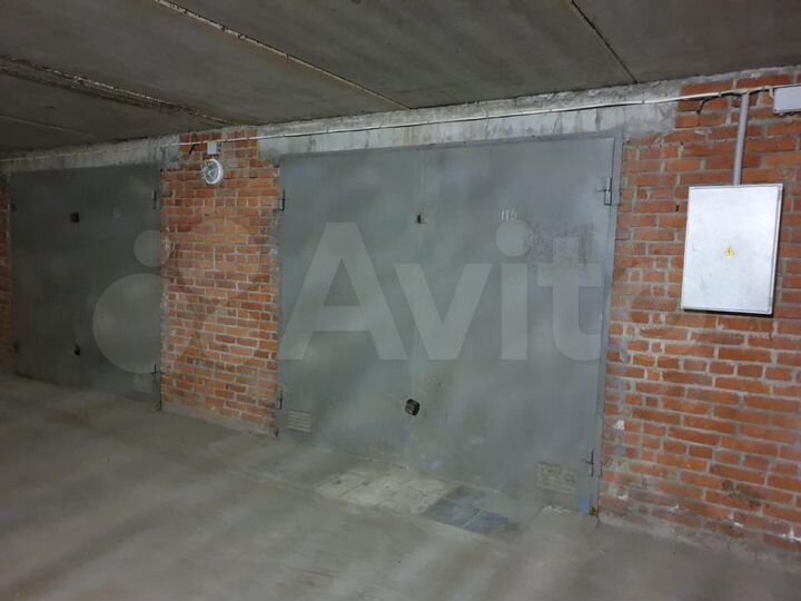 Гараж, > 30 м²