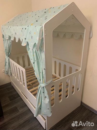 Детская кровать домик