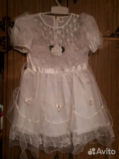 Платье праздничное для девочки, белого цвета
