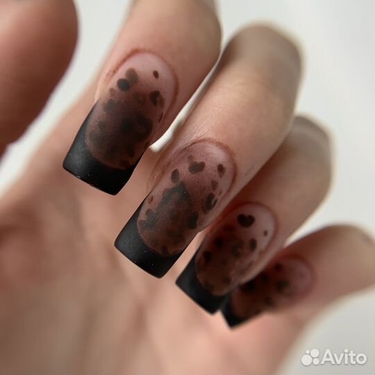 Модель на наращивание ногтей