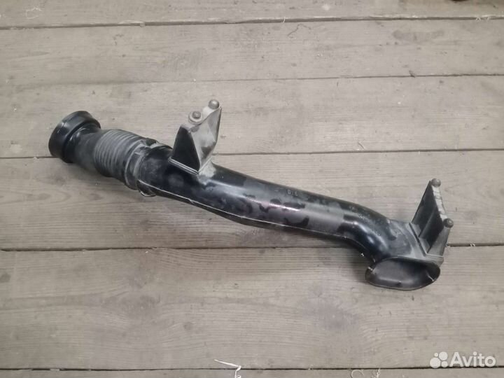 Воздухозаборник Opel Zafira B