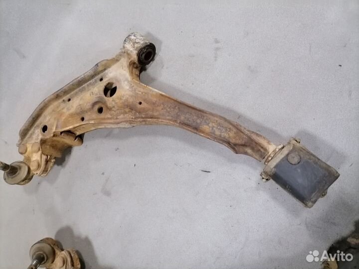 Рычаг передний Nissan Bluebird CD20 дизель 1983-90