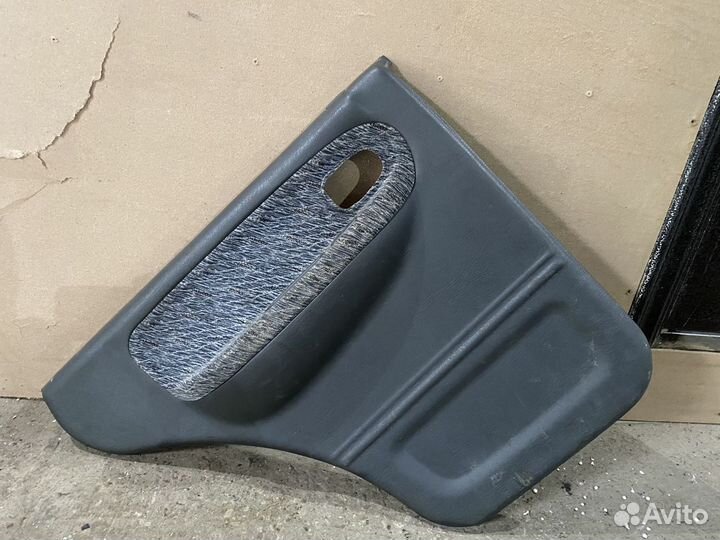 Обшивка двери задней левой Киа Спортейдж 1