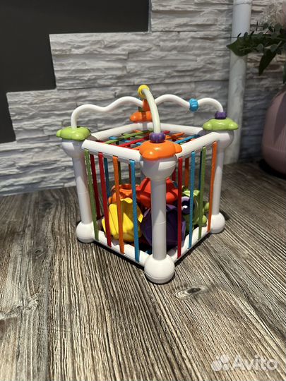 Развивающий кубик сортер